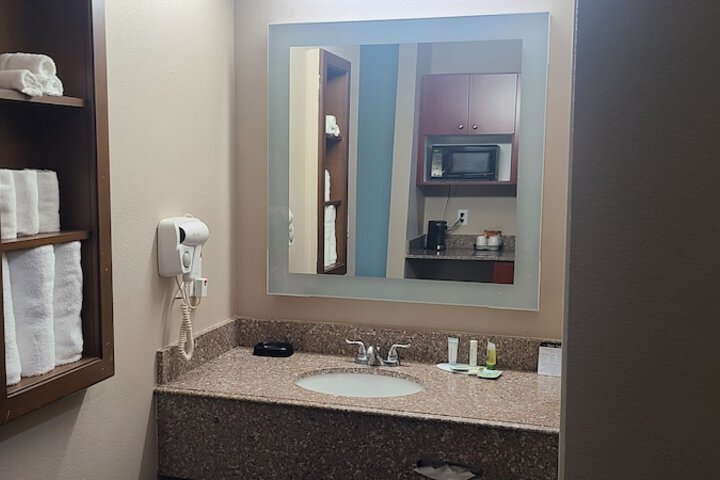 Super 8 by Wyndham Lubbock West