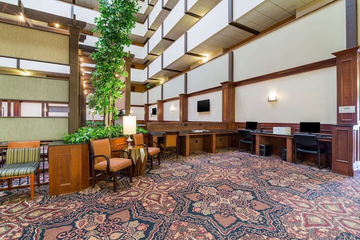 Clarion Hotel Convention Center
