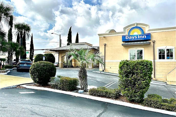 Days Inn by Wyndham Pensacola - Historic Downtown