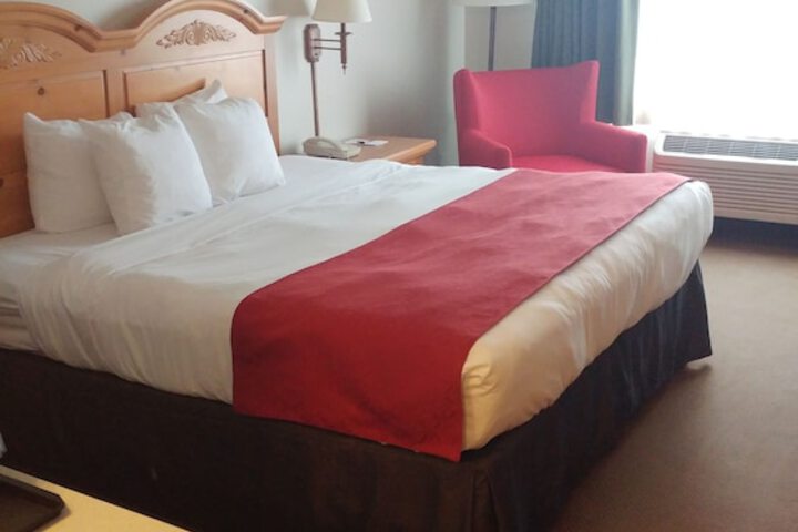 Country Inn & Suites by Radisson Waterloo, IA