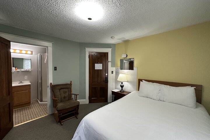 Room 44 of 61
