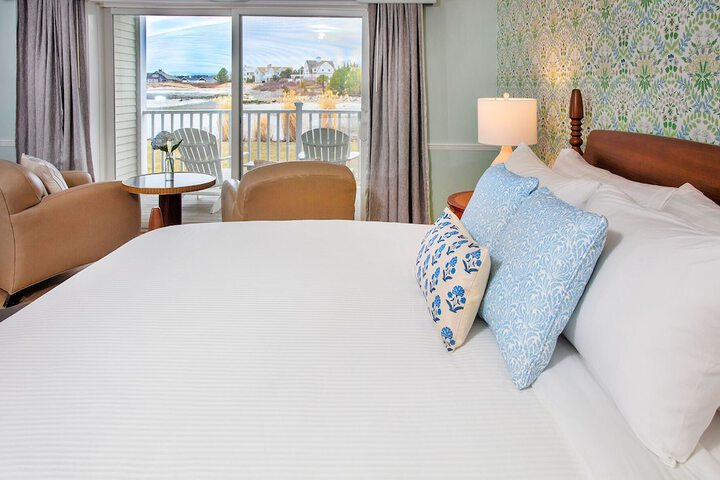 Breakwater Inn