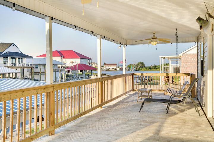 Bayou Bliss: Barataria Waterfront Getaway w / Dock!