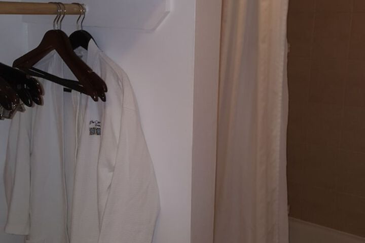 Room 295 of 392