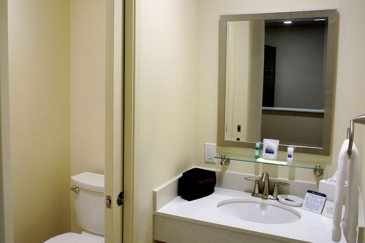 Room 28 of 49