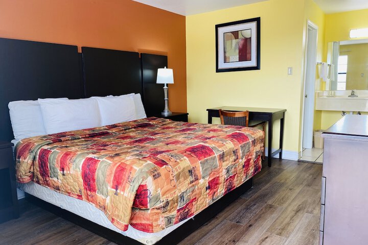 Room 10 of 33
