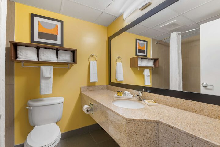 Room 8 of 33