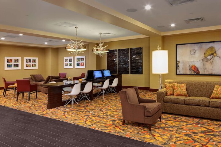 Business Center 91 of 94