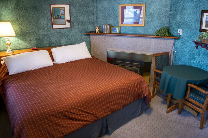 Crandell Mountain Lodge