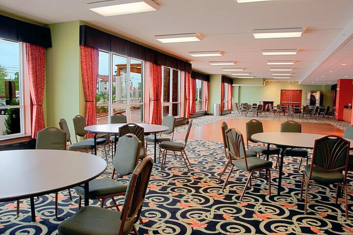 Ballroom/Hall 43 of 50