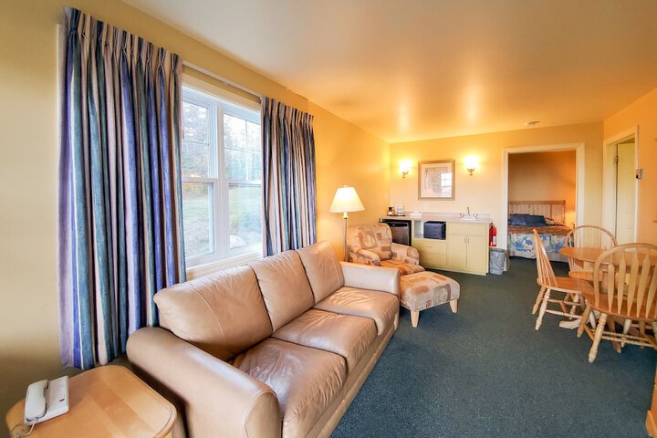 Room 40 of 153