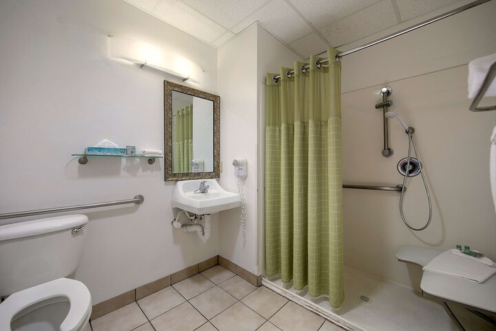 Room 8 of 16