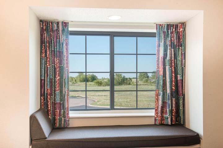 Microtel Inn & Suites by Wyndham Claremore