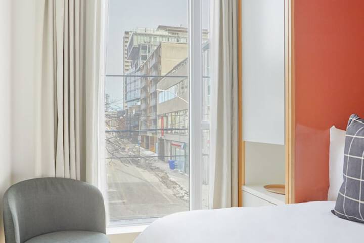 Room 20 of 33