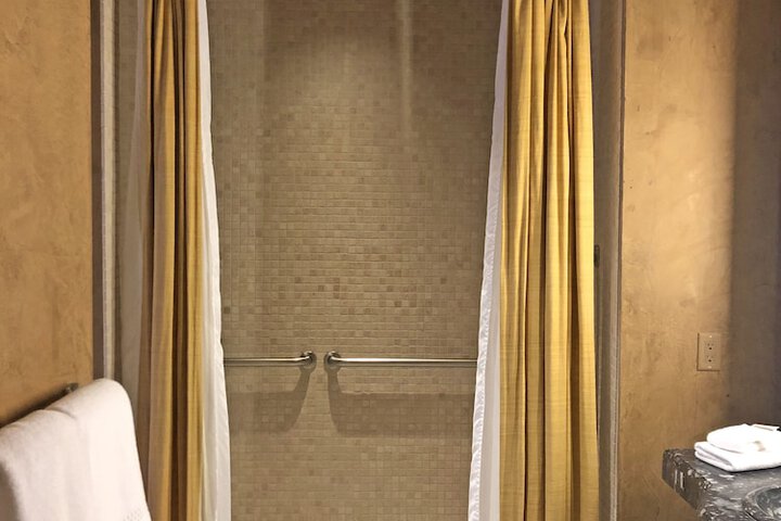 Border House at Crystal Bay Casino