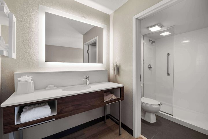Room 18 of 40