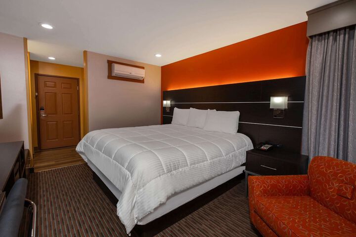 Room 13 of 18