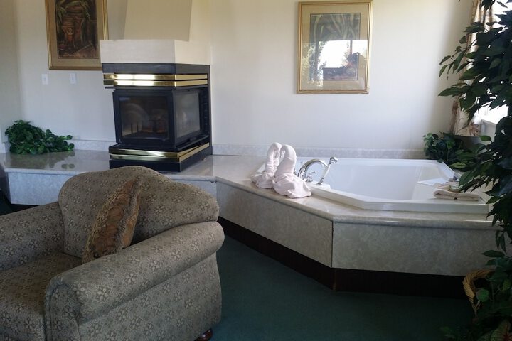 Hot Tub 70 of 71