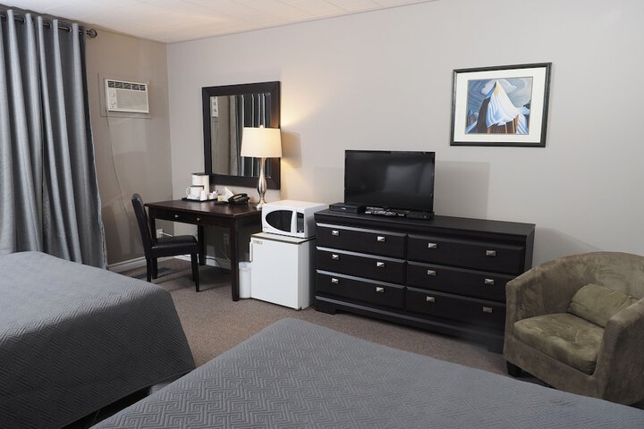 Room 8 of 16