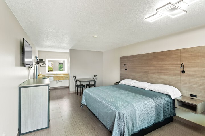 Room 14 of 35