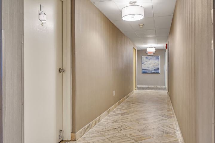 Ballroom/Hall 31 of 33