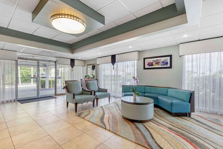 Hotel Interior 10 of 32