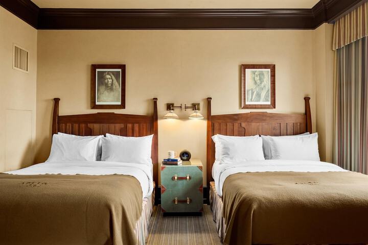 Room 43 of 77