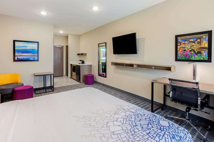 Room 30 of 48