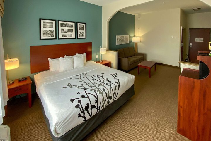 Room 10 of 14