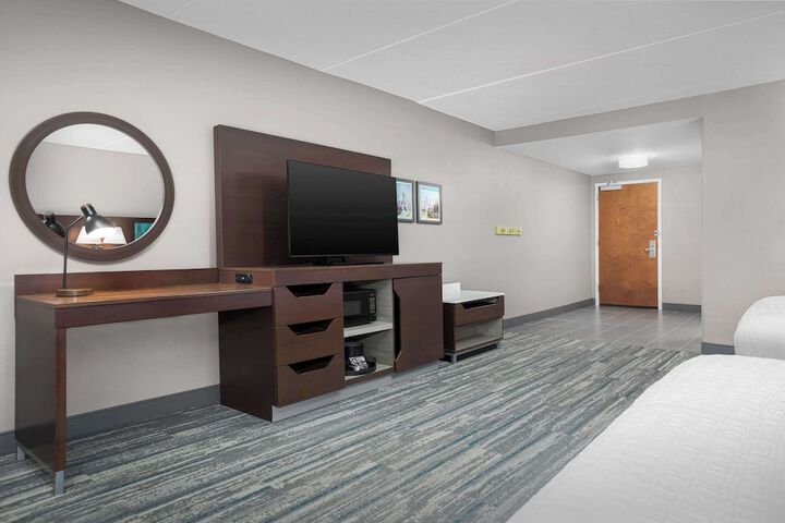 Room 27 of 42