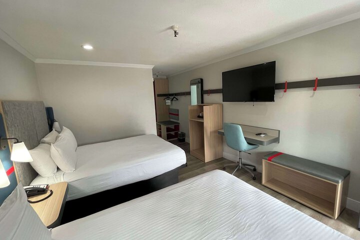 Room 27 of 31