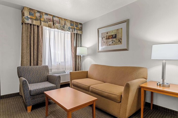 Room 33 of 40