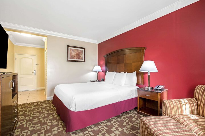 Room 13 of 40