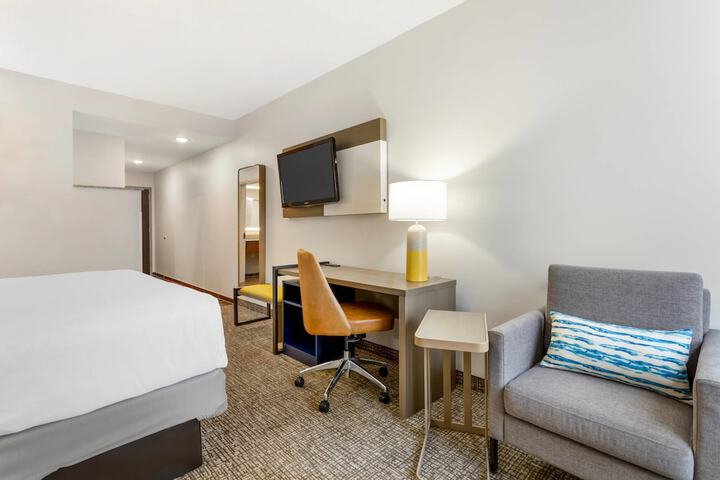 Comfort Suites East Brunswick - South River