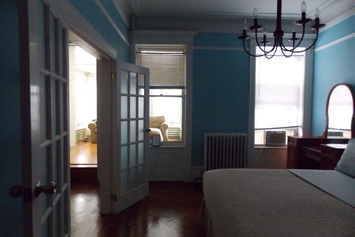 Room 11 of 18