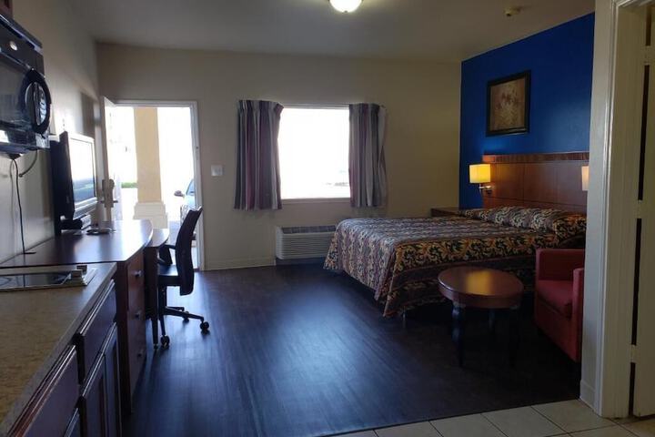 Crossroads Inn & Suites