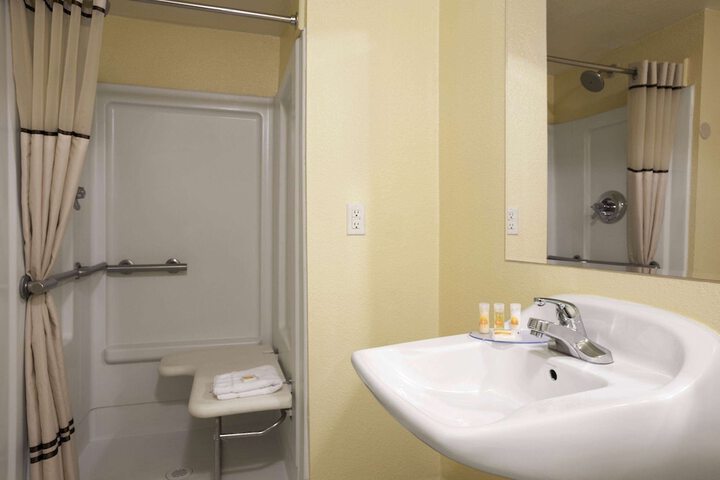 Room 5 of 22