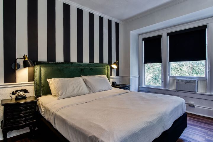 Room 17 of 33