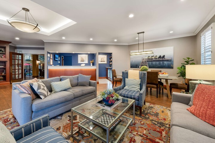 Best Western Plus White Bear Country Inn