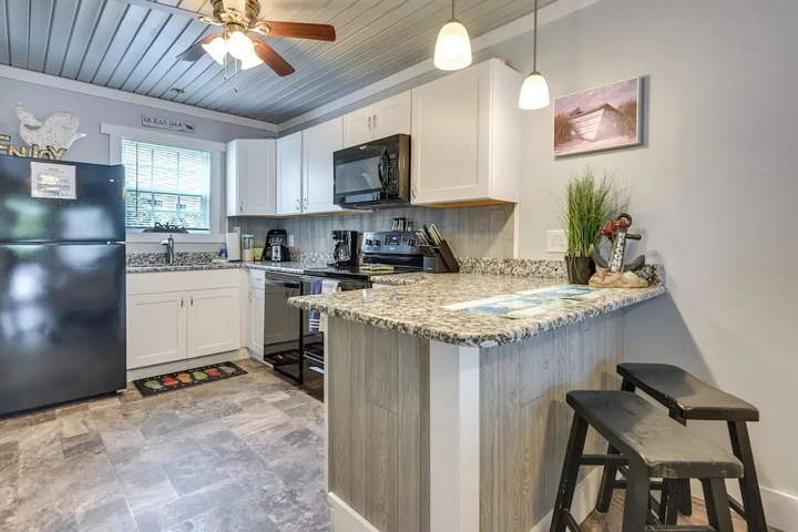 Ocean Isle Beach Studio: 1 Mi to Downtown & Pier