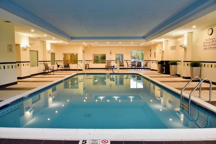 Fairfield Inn & Suites Hartford Airport