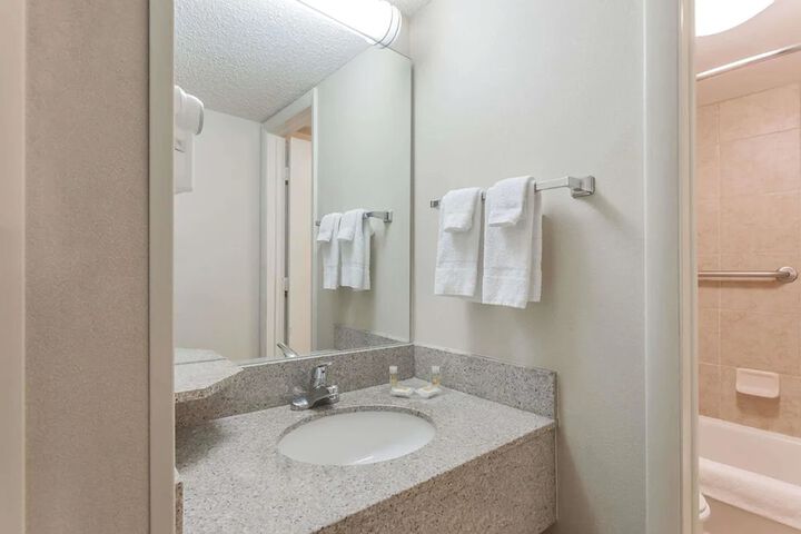 Room 8 of 22