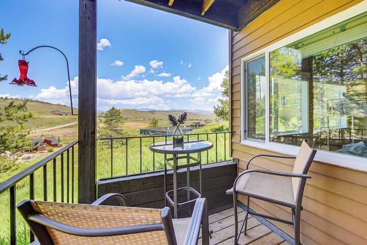 Ski-in / out Granby Ranch Condo w/ Balcony!