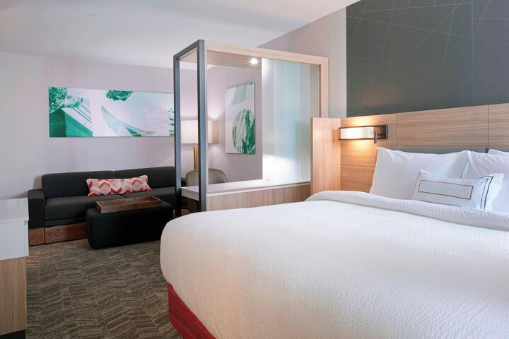 Room 10 of 24