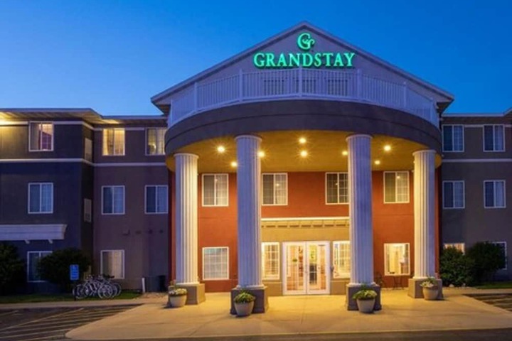 GrandStay Hotel & Suites