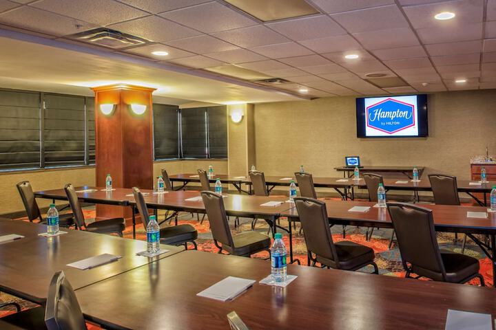 Hampton Inn New Philadelphia