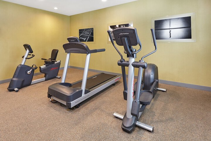 Holiday Inn Express & Suites Chicago-Libertyville by IHG