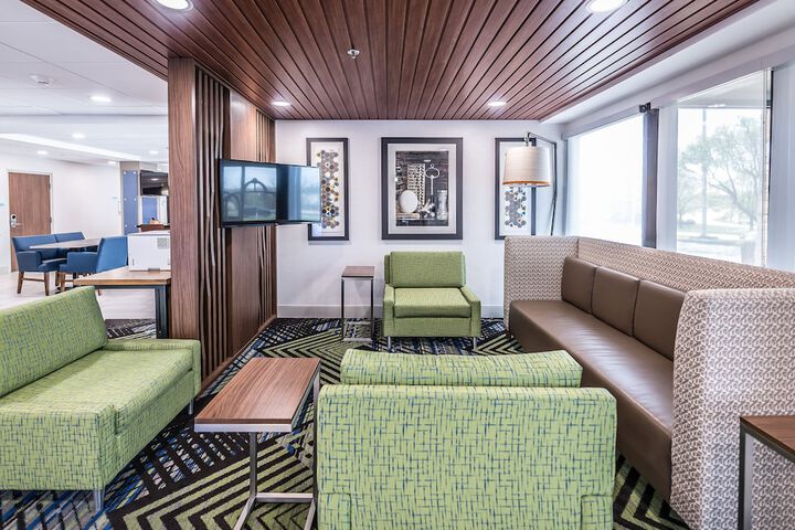 Holiday Inn Express Flint-Campus Area by IHG