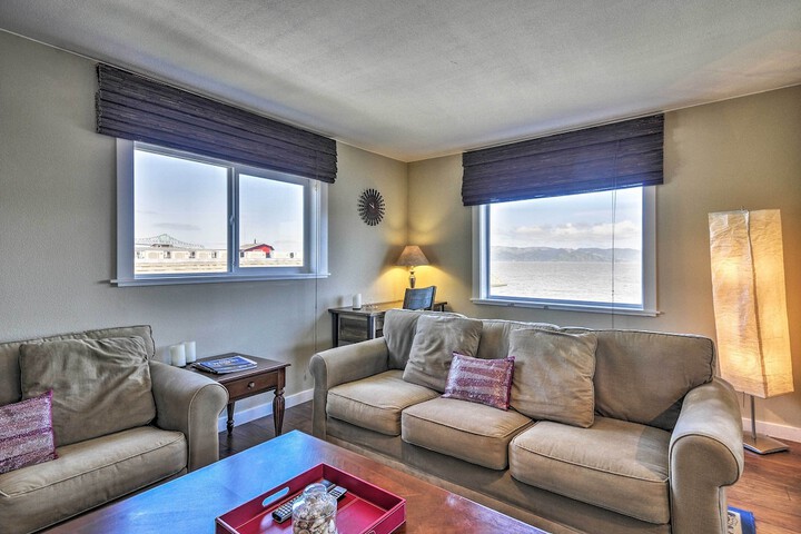 Waterfront Condo on Pier in Downtown Astoria!
