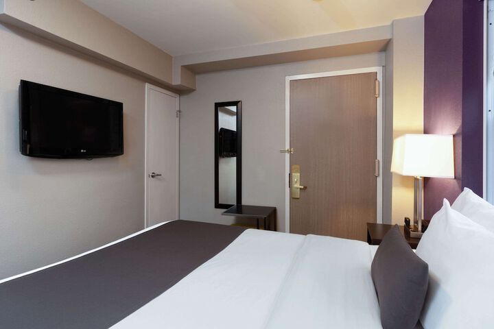 Room 21 of 33